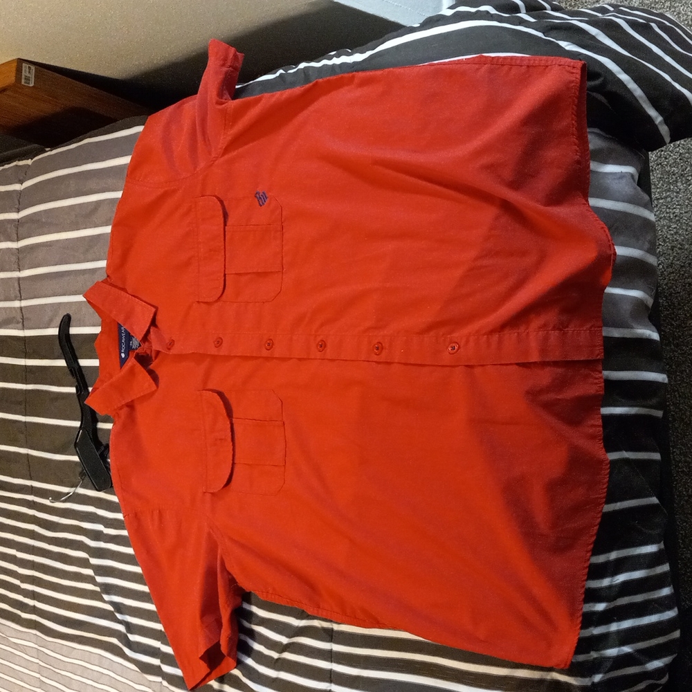 Red Roca wear polo